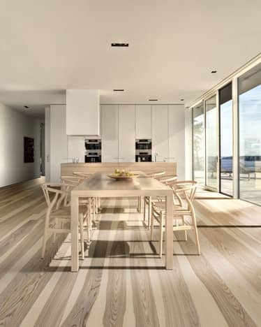 Esszimmer mit Holzboden